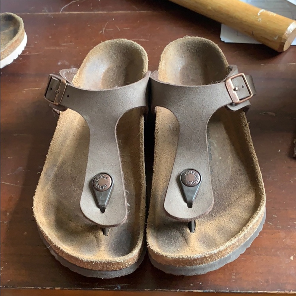 Girls Birkenstock’s size 2/3 EU 33